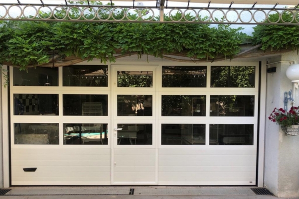 Controla tu puerta de garaje con total comodidad