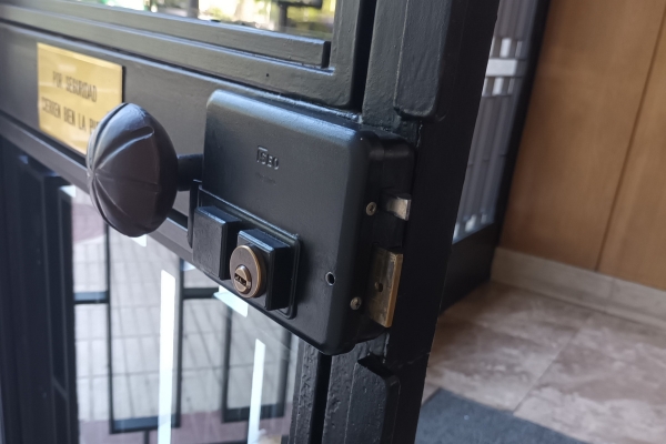 Cuánto cuesta una puerta de portal moderna