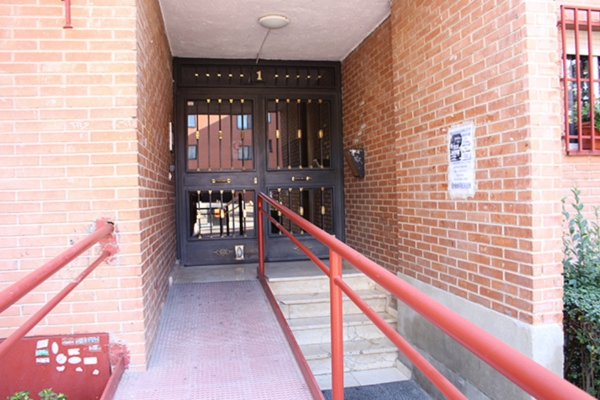Precios de puertas para comunidad de vecinos