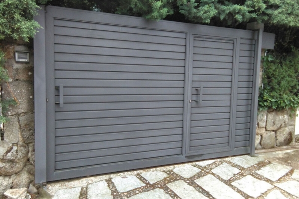 Usos más comunes de las puertas correderas de hierro