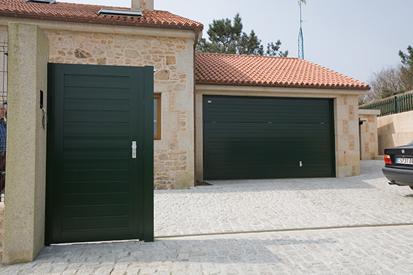 Puerta de garaje basculante manual