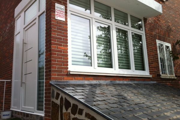 Cuánto cuesta una ventana oscilobatiente de aluminio