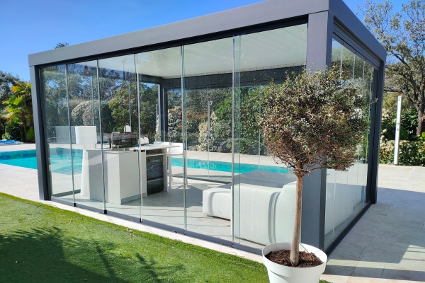 Pérgola Bioclimática Acristalada