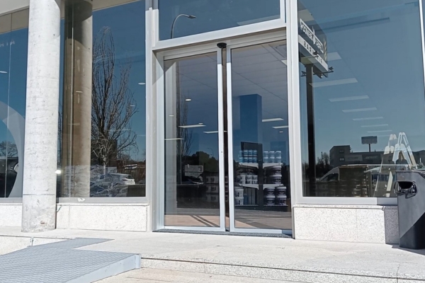 Tipos de Puertas Correderas Automáticas Exteriores